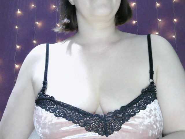 SoftMoon's BongaCams show and profile