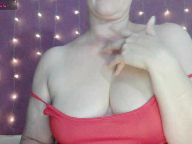 SoftMoon live cam on BongaCams