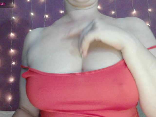 SoftMoon live cam on BongaCams