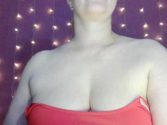 SoftMoon live cam on BongaCams