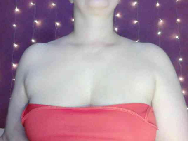 SoftMoon Live Webcam on BongaCams