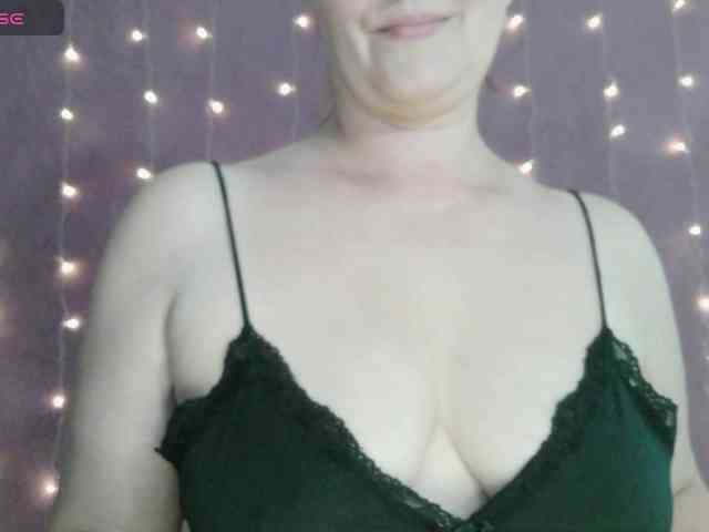 SoftMoon Live Webcam on BongaCams