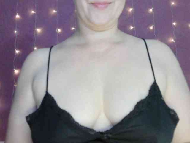SoftMoon Live Webcam on BongaCams