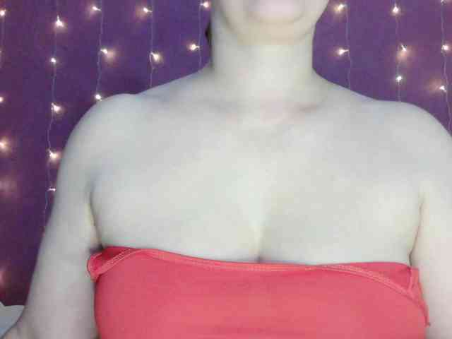 SoftMoon Live Webcam on BongaCams