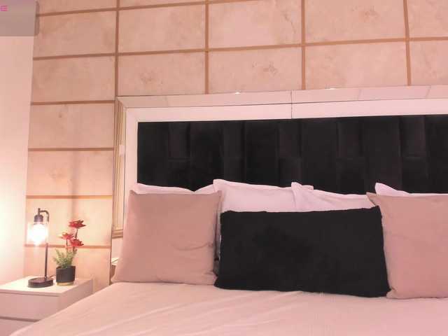 CrystalRose1 live cam on BongaCams