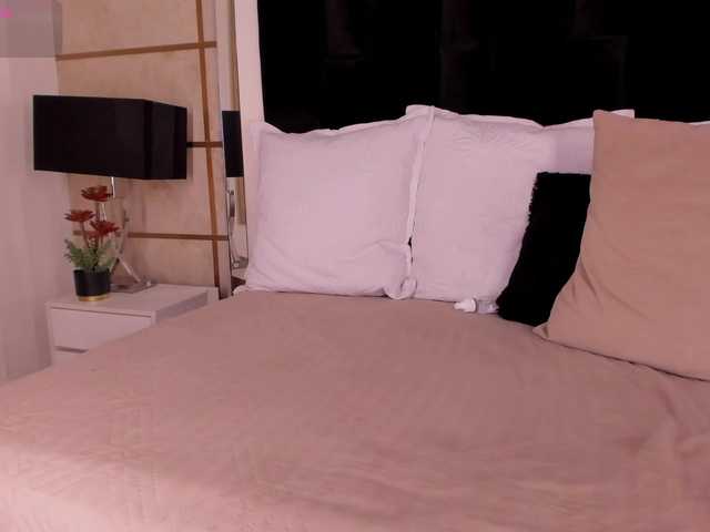 CrystalRose1's BongaCams show and profile