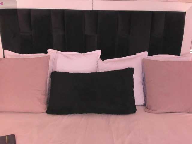 CrystalRose1 live cam on BongaCams