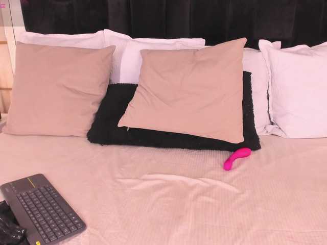 CrystalRose1 live cam on BongaCams