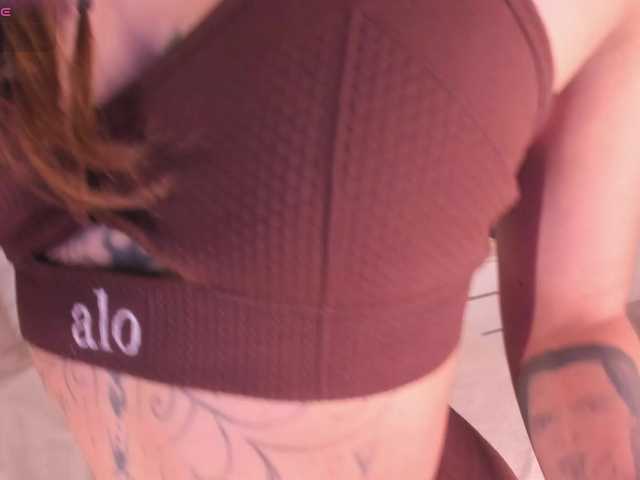 CrystalRose1 live cam on BongaCams