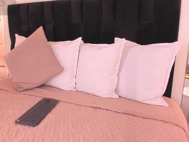 CrystalRose1 live cam on BongaCams