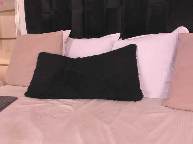 CrystalRose1 live cam on BongaCams