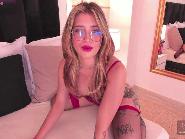 CrystalRose1 live cam on BongaCams