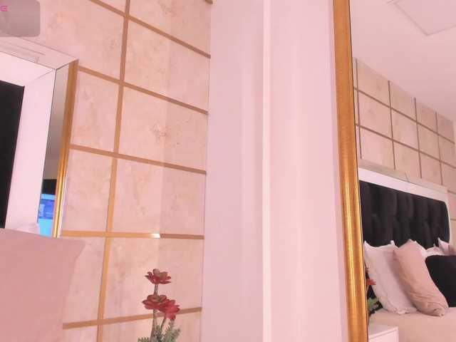 CrystalRose1 live cam on BongaCams