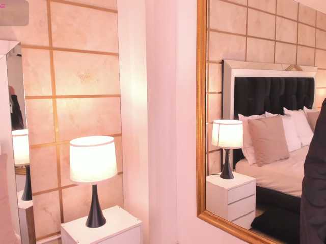 CrystalRose1 live cam on BongaCams