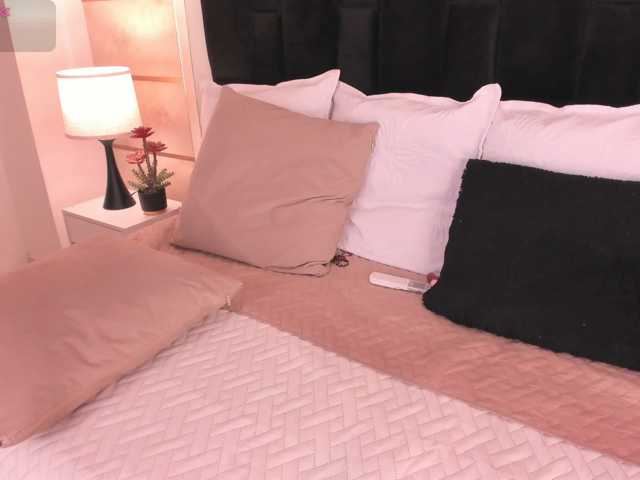 CrystalRose1 live cam preview