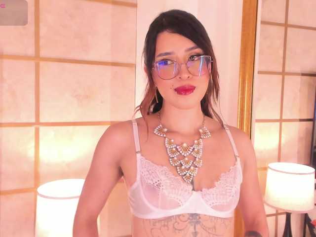 CrystalRose1 live cam on BongaCams