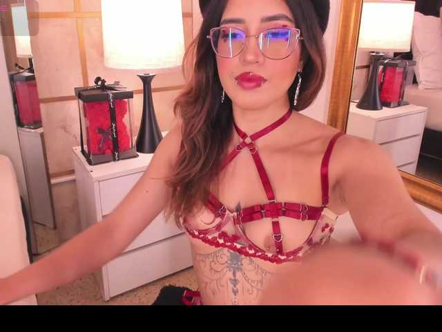 CrystalRose1 live cam preview