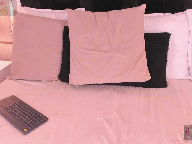 CrystalRose1 live cam on BongaCams