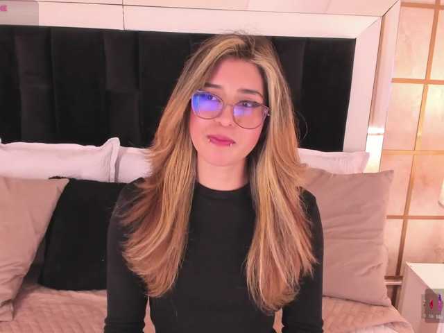 CrystalRose1 live cam on BongaCams