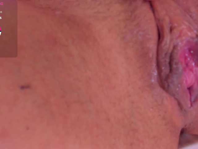 CrystalRose1's BongaCams show and profile