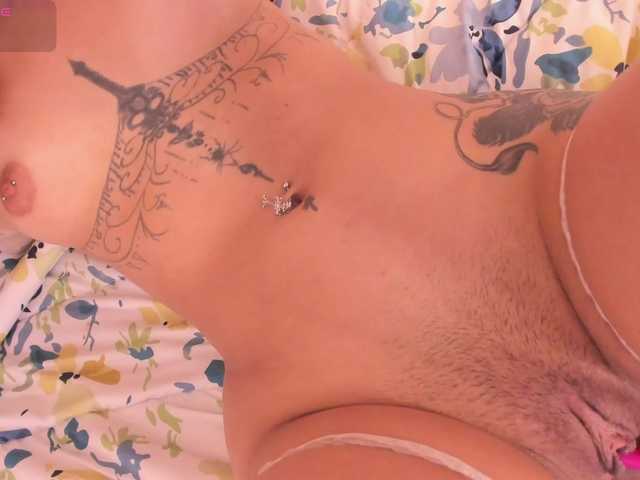 CrystalRose1 live cam on BongaCams