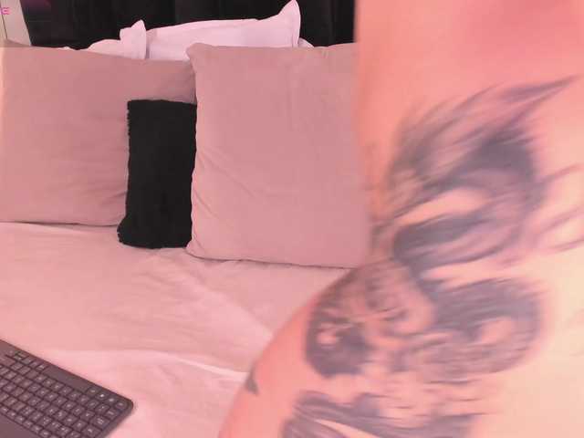 CrystalRose1 live cam on BongaCams