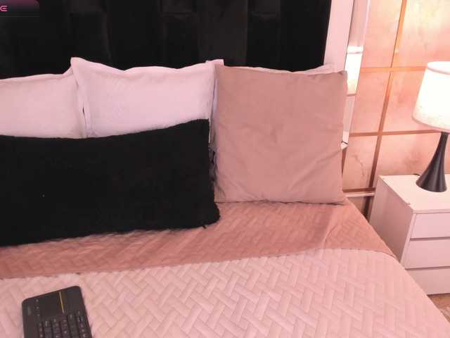 CrystalRose1 live cam on BongaCams