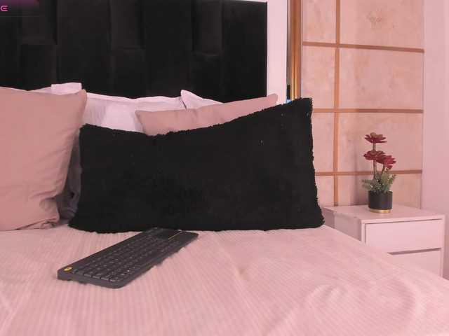 CrystalRose1 live cam on BongaCams