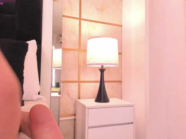 CrystalRose1 — live female cam