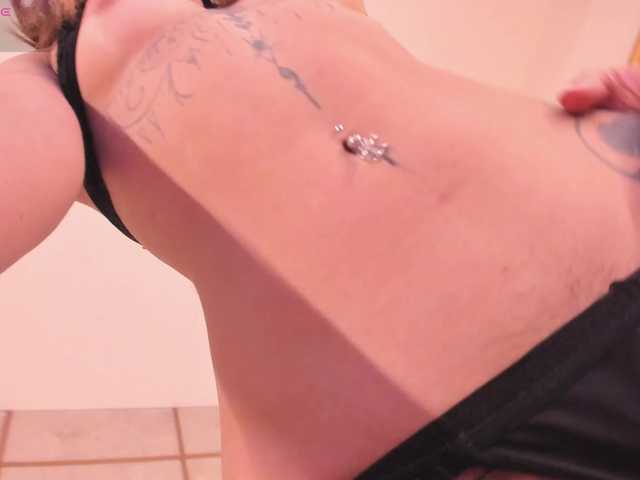 CrystalRose1 live cam on BongaCams