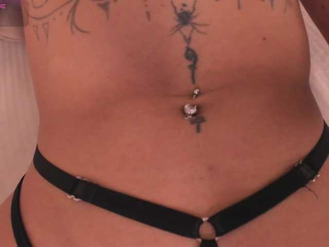 CrystalRose1 live cam on BongaCams