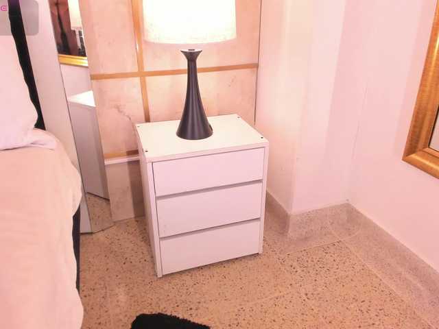 CrystalRose1 live cam on BongaCams