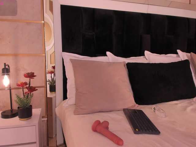 CrystalRose1 live cam on BongaCams