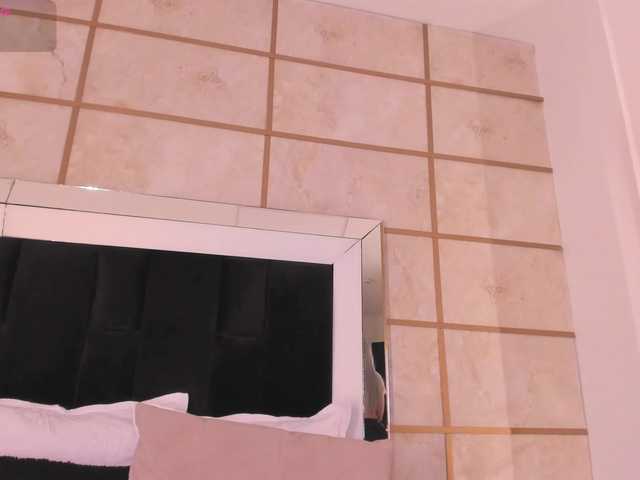 CrystalRose1 live cam on BongaCams