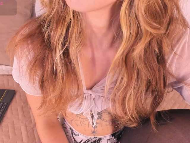 CrystalRose1 live cam on BongaCams