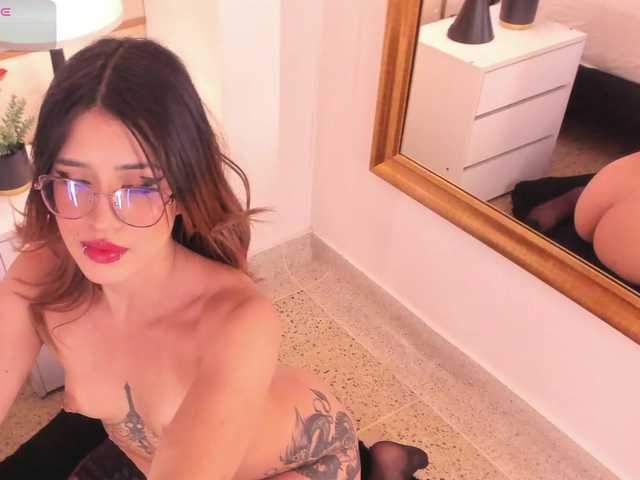 CrystalRose1 live cam on BongaCams