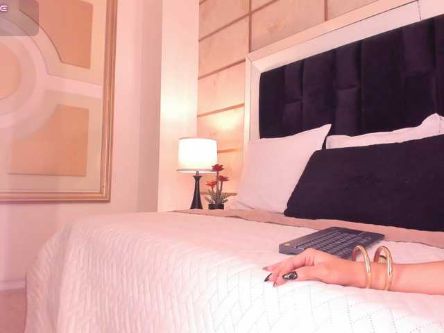 CrystalRose1 live cam on BongaCams