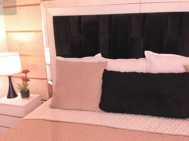CrystalRose1 live cam on BongaCams