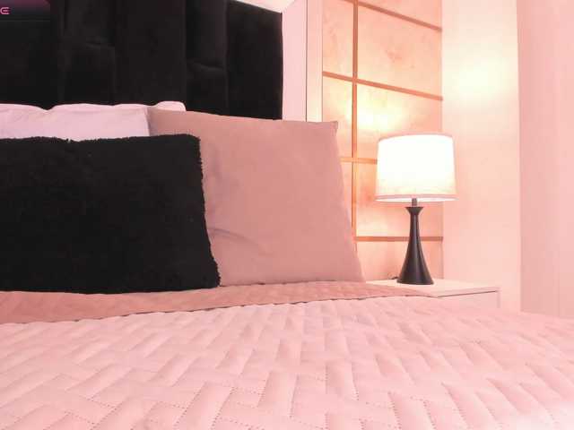 CrystalRose1 live cam preview