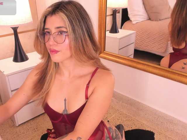 CrystalRose1, en directo ahora en BongaCams
