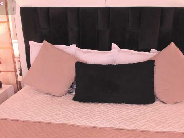 CrystalRose1 live cam on BongaCams