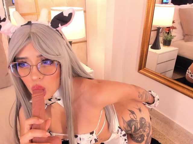 CrystalRose1 live cam on BongaCams