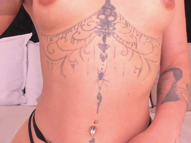 CrystalRose1 live cam on BongaCams