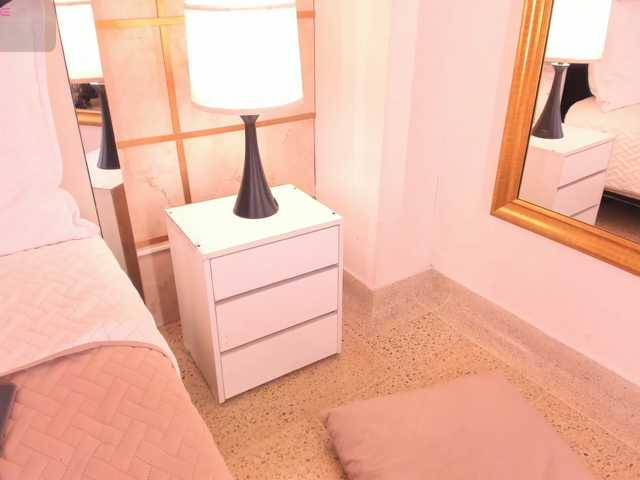 CrystalRose1 live cam preview