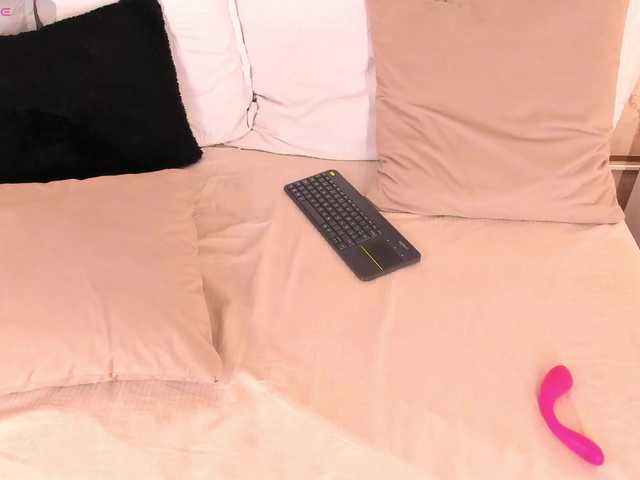 CrystalRose1 live cam on BongaCams
