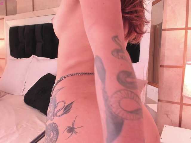 CrystalRose1 live cam on BongaCams