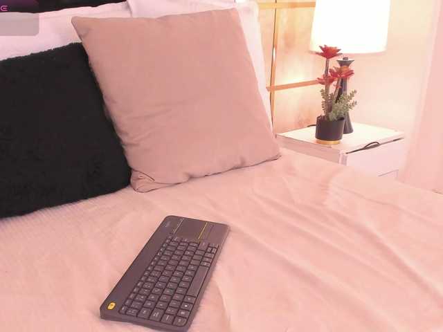 CrystalRose1 live cam on BongaCams