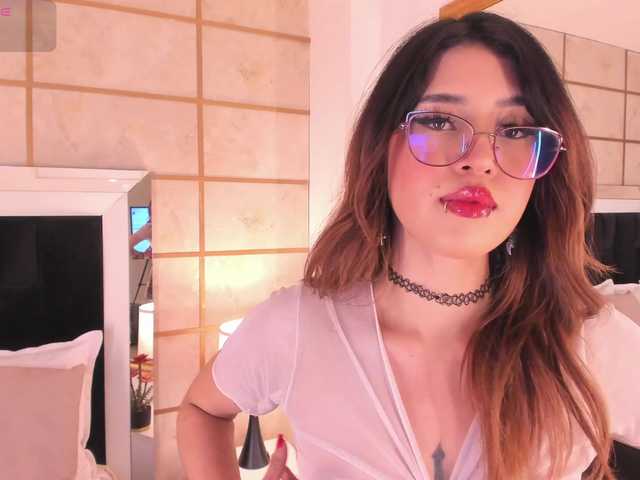 CrystalRose1 live cam on BongaCams