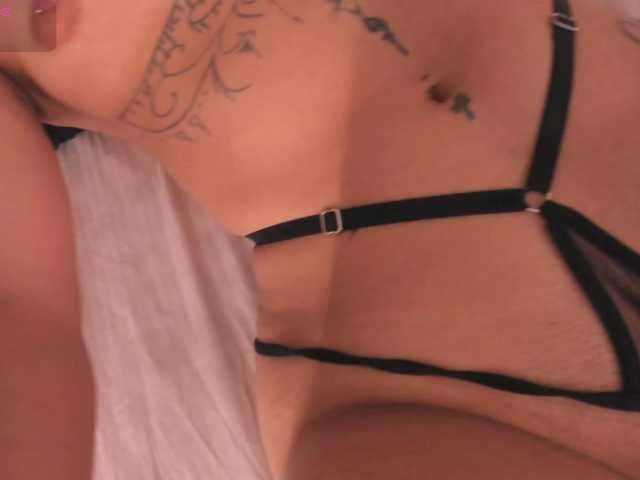 CrystalRose1 live cam on BongaCams