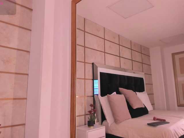 CrystalRose1 live cam on BongaCams